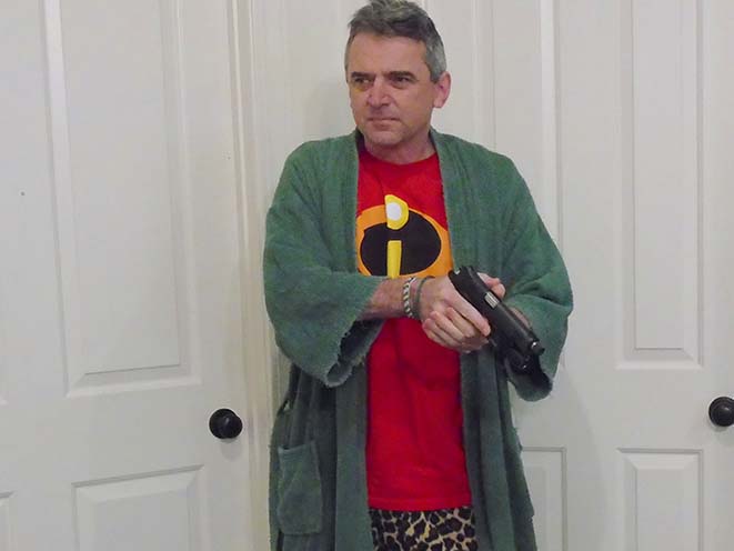 Home Invasion Tactics gun no flashlight