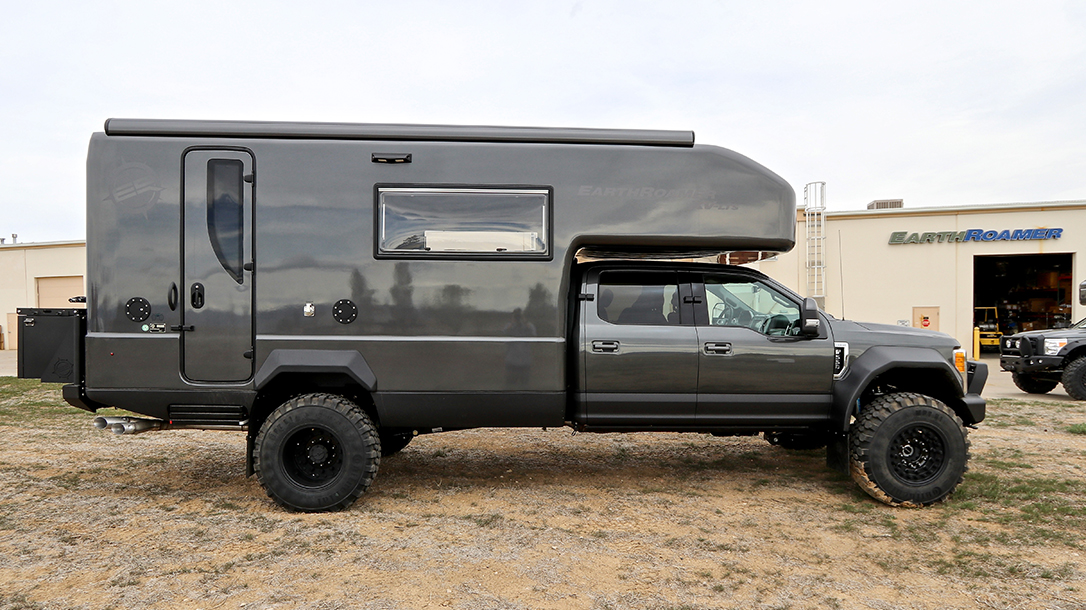 EarthRoamer XV-LTS RV, side profile