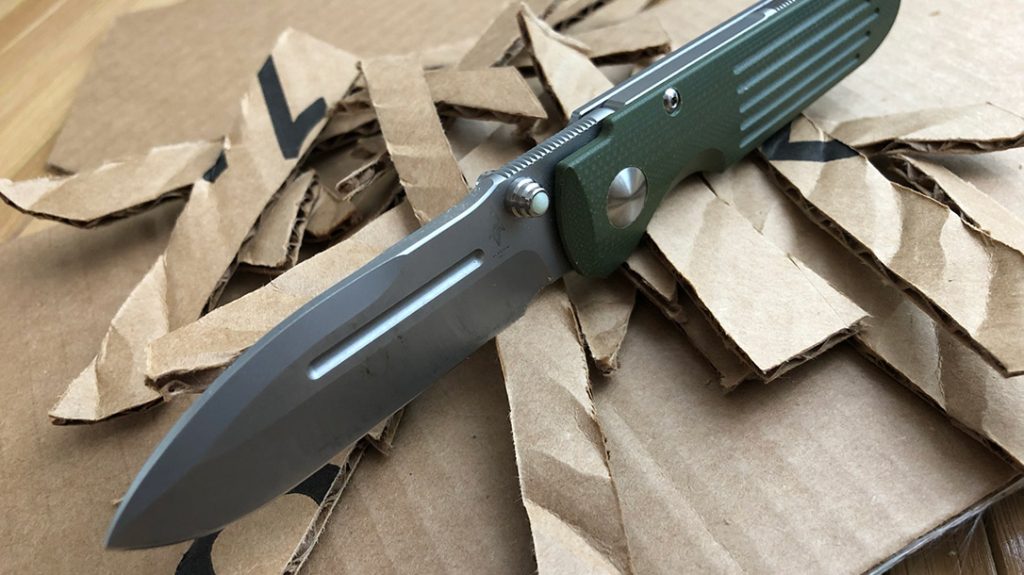 The harsh materials found in cardboard had no effect on the edge.