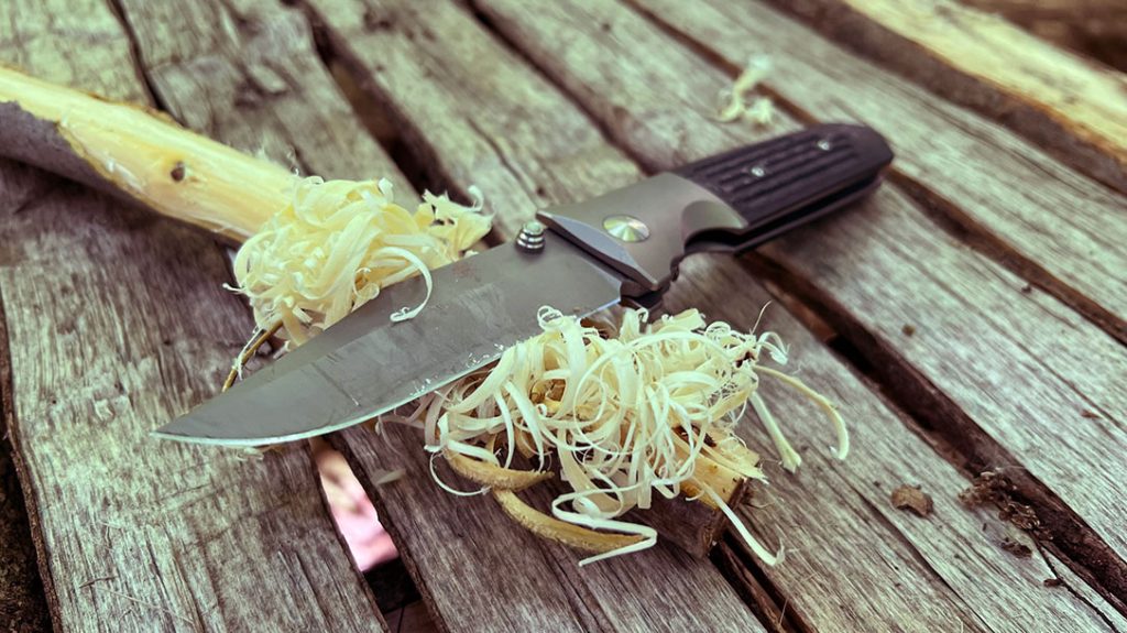 The edge geometry of the Prometheus Design Werx SPD STS was able to achieve very fine curls on a feather stick.