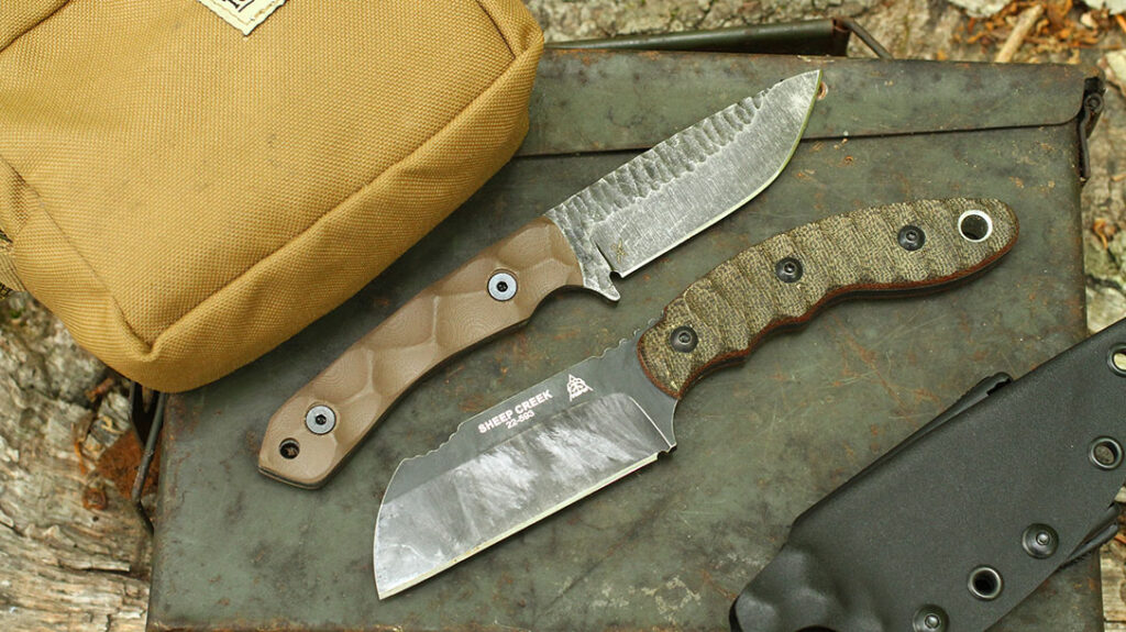 For a dependable knife in a crisis, you can rely on the Stroup GP2 & TOPS Sheep Creek EDC (on the right). These robust knives will never let you down!