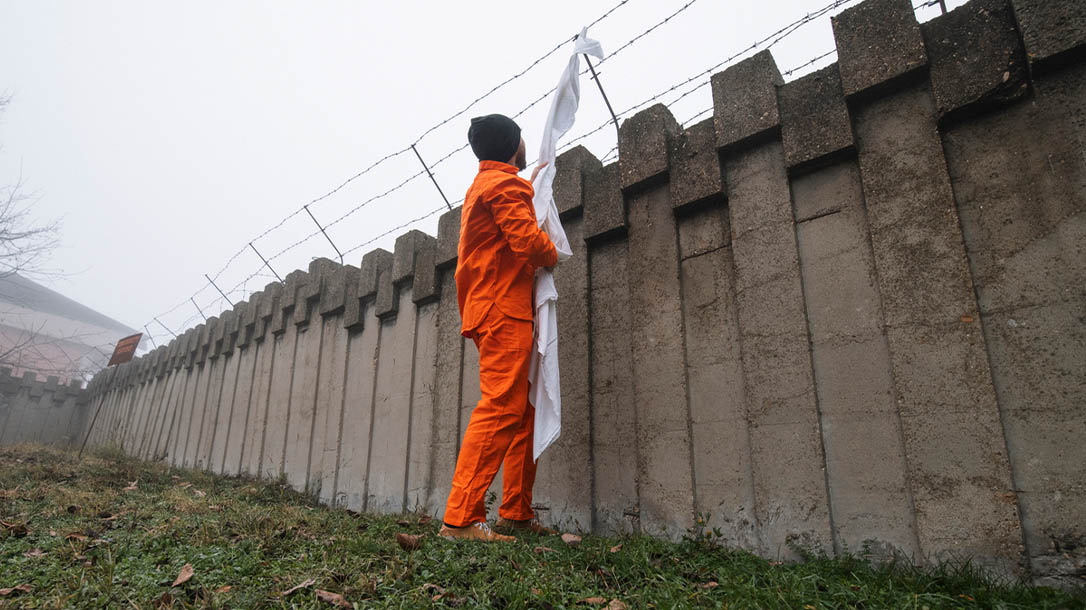 Learn how to make a prison rope and set yourself free!