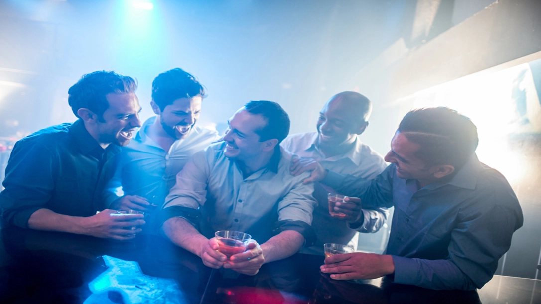 This step-by-step guide from SkillsetMag teaches you how to give the ultimate best-man speech and deliver it confidently.
