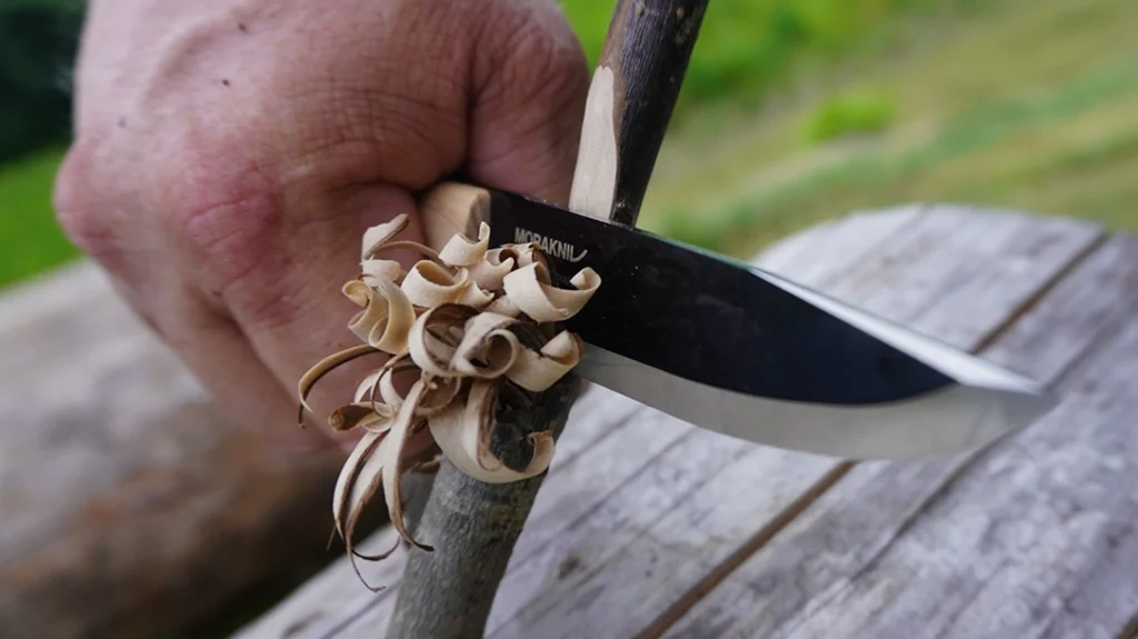 The Wit, part of the Morakniv Ash Wood Outdoor Collection, has a full and comfortably contoured handle.