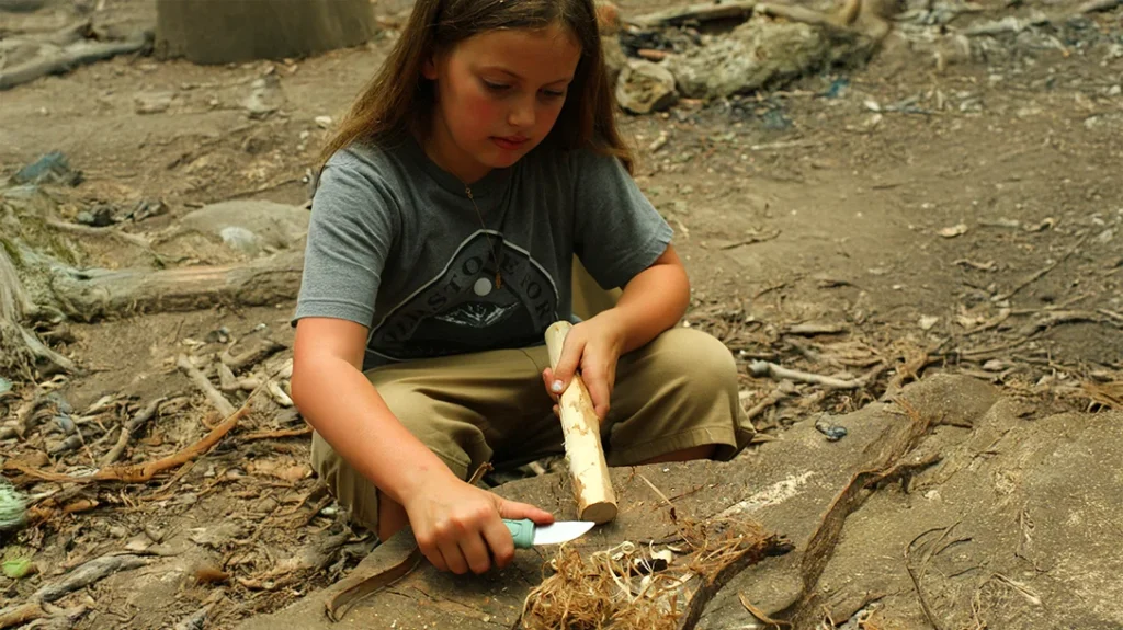 To make a one-stick-fire, peeling the bark from a poplar tree is necessary. This can be done using either a knife blade or a spine, and multiple techniques exist to achieve the task.