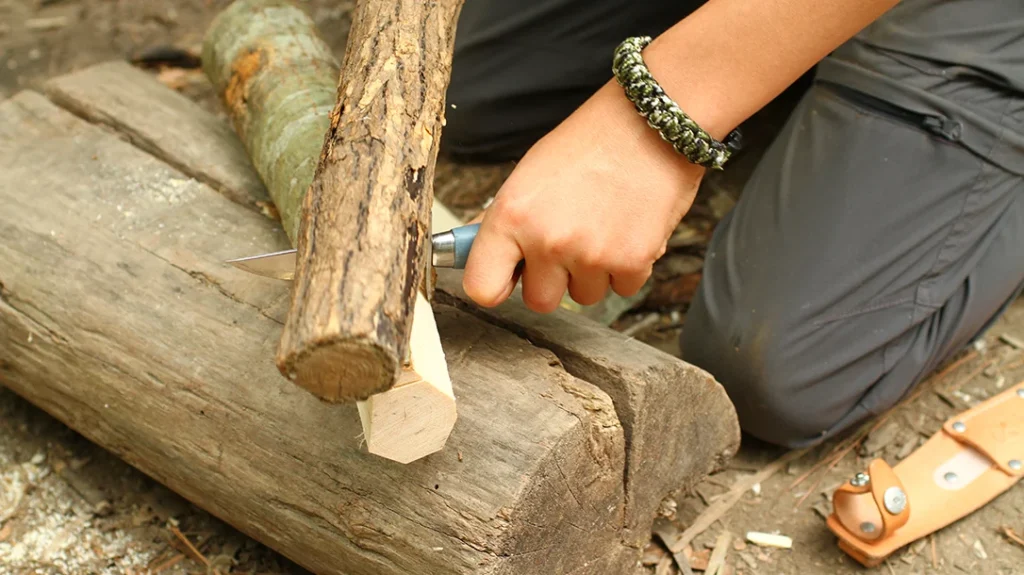 Knife Safety for Kids: This is an excellent demonstration of bushcraft batoning, where the wood is freed from a stop cut on the baton.