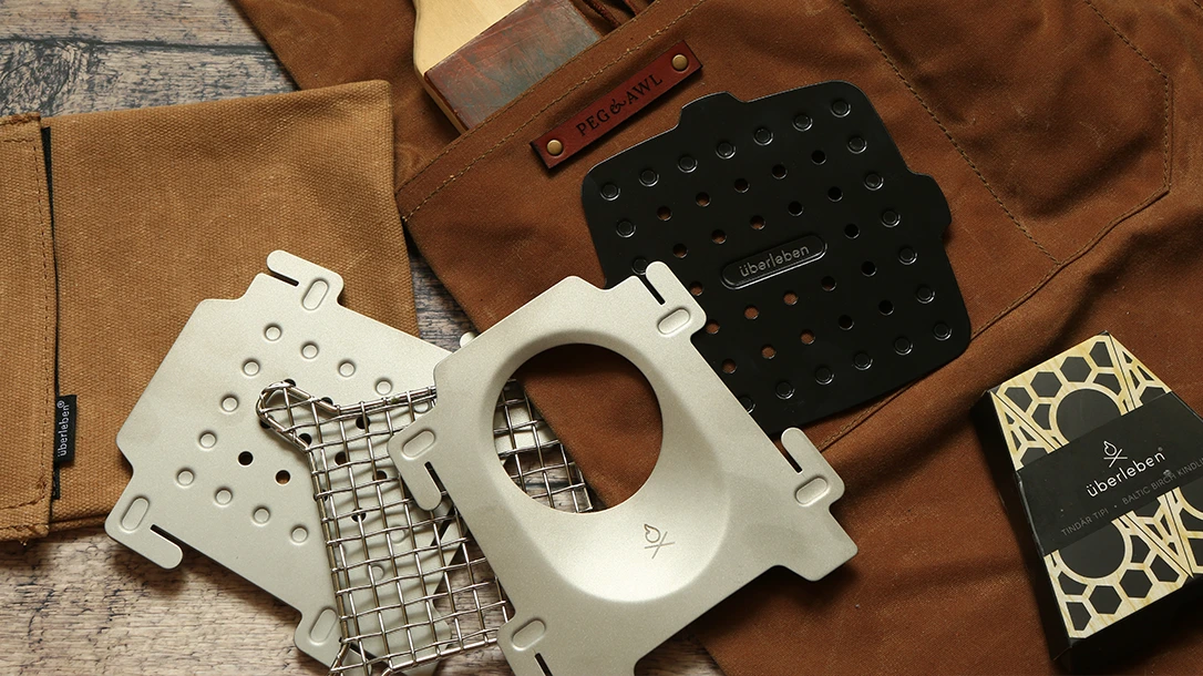 Überleben Stöker Stove: food-grade stainless steel, includes grill and foraging pouch. Perfect for outdoor adventures.