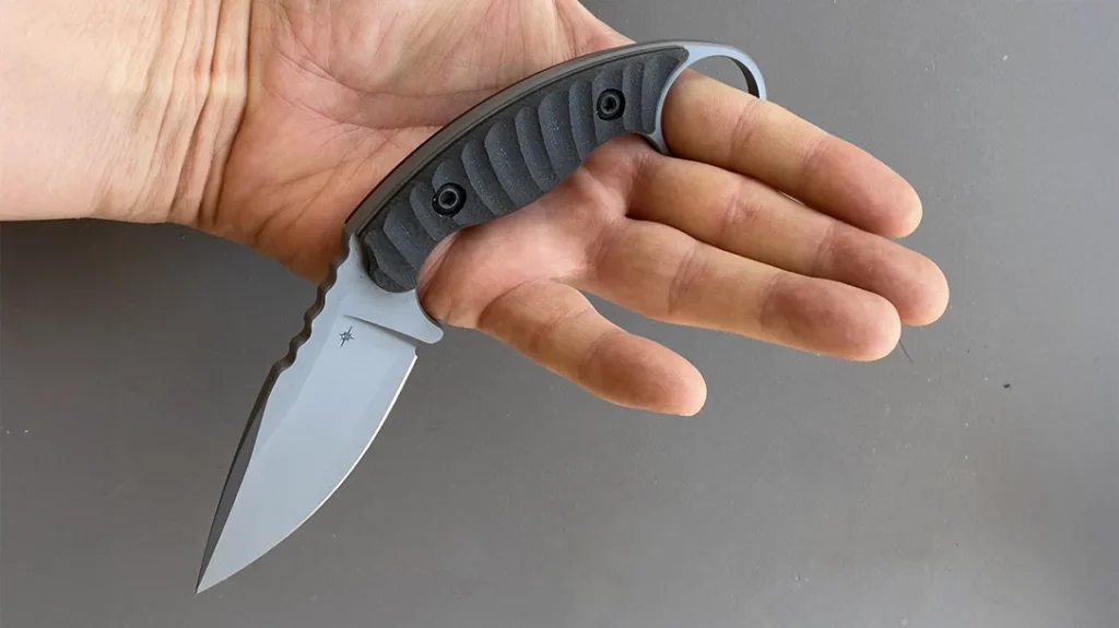 The handle is very ergonomic and works well with both forward and reverse grips.