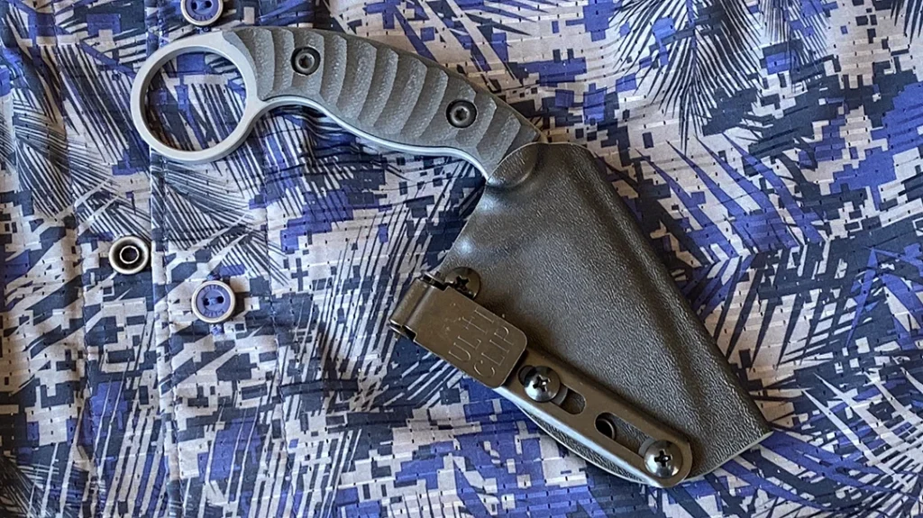 The Karsumba S comes with a black Toor Knives FlexTech fold-over style KYDEX® sheath.