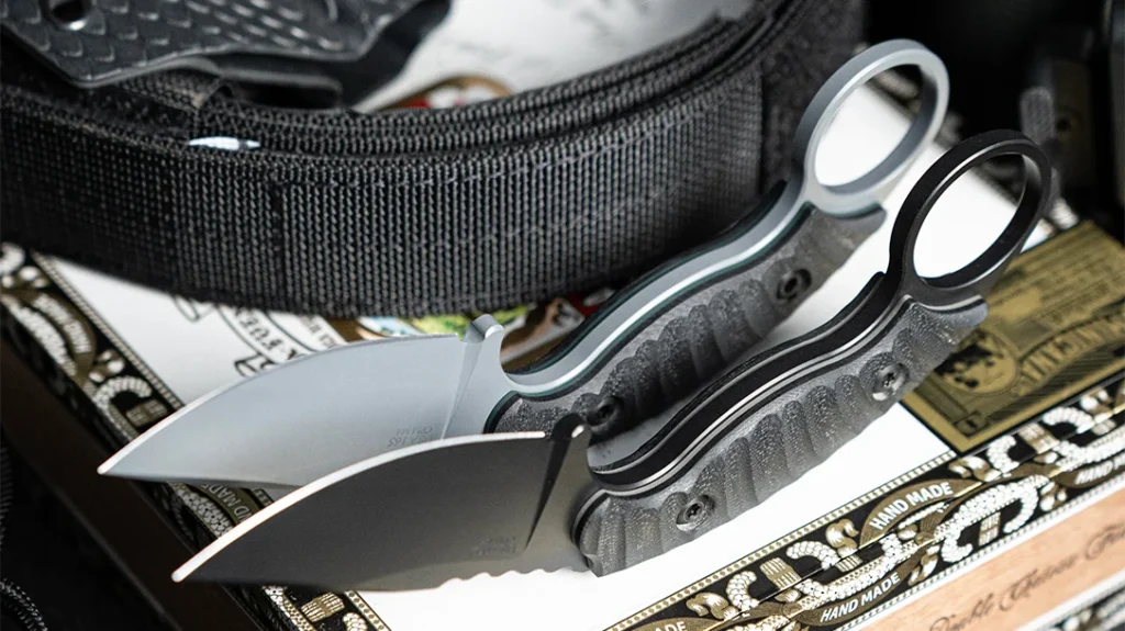 The Toor Knives Karsumba S exhibits exceptional craftsmanship and a well-thought-out design.