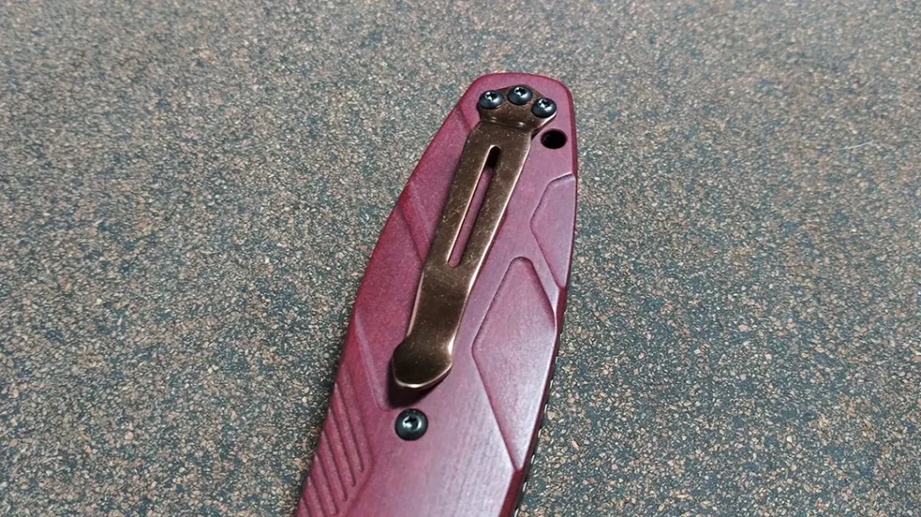 An anodized burnt copper thumb stud and dark copper PVD pocket clip both provide handsome accents.