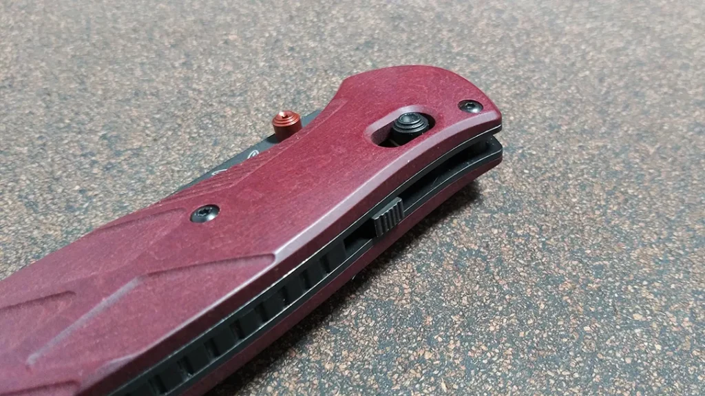 A safety switch is located on the back of the knife to prevent accidental openings or closings.