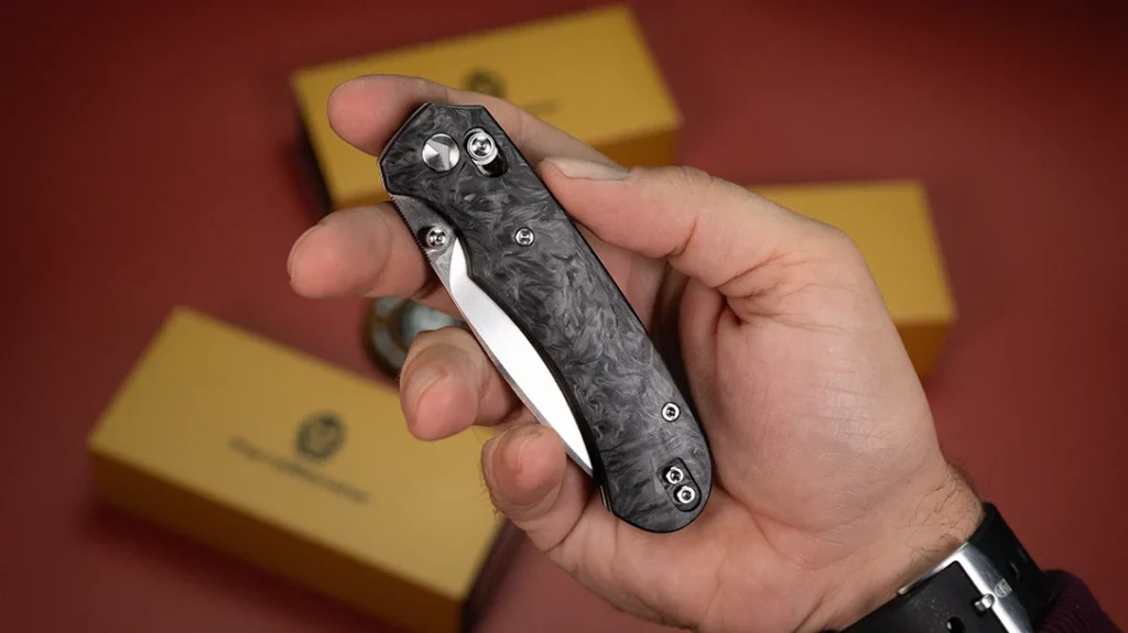 The Spectrum features an Axis-style lock.