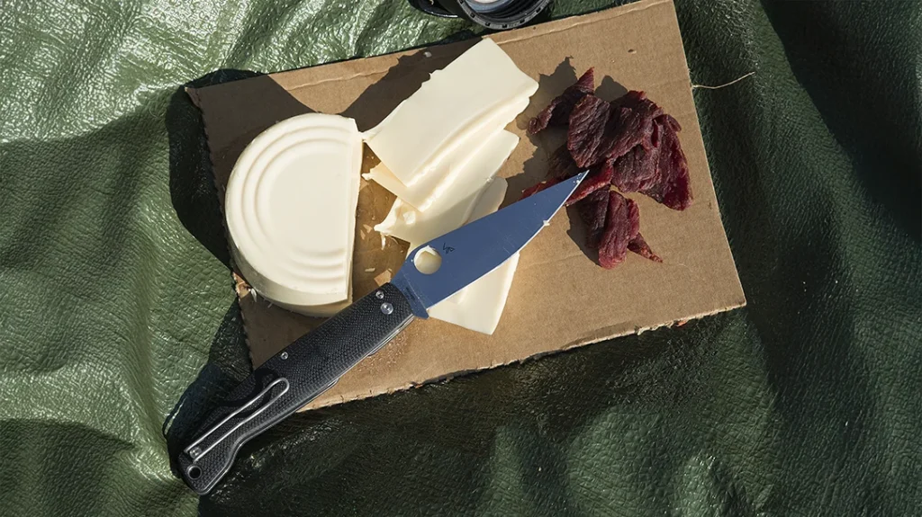Modern Knife Steels: Quite a few high-carbon knife steels, such as 52100 and 8670, exhibit a very high degree of toughness.