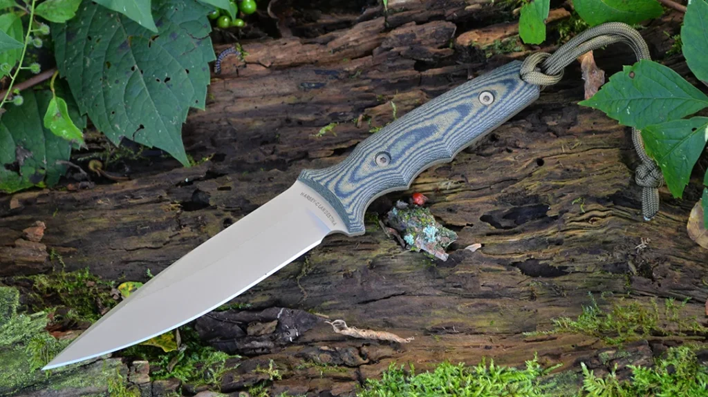 The Spartan Blades Clandestina is a very tactical-oriented option for field work.