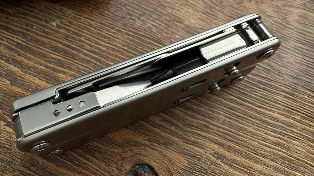Each side of the tools has space for five tool slots, to configure the way you want.