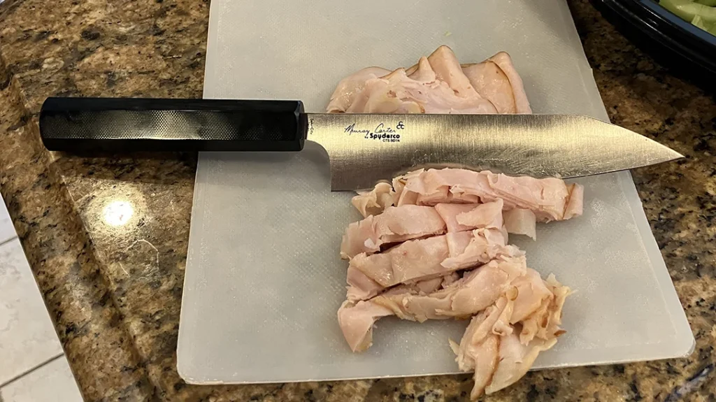 The Funayuki is a general kitchen tool for draw cutting and chopping.