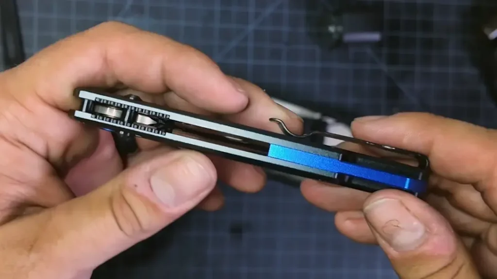 The jimping lives on the back strap and liner where your thumb naturally lands when you bear down.