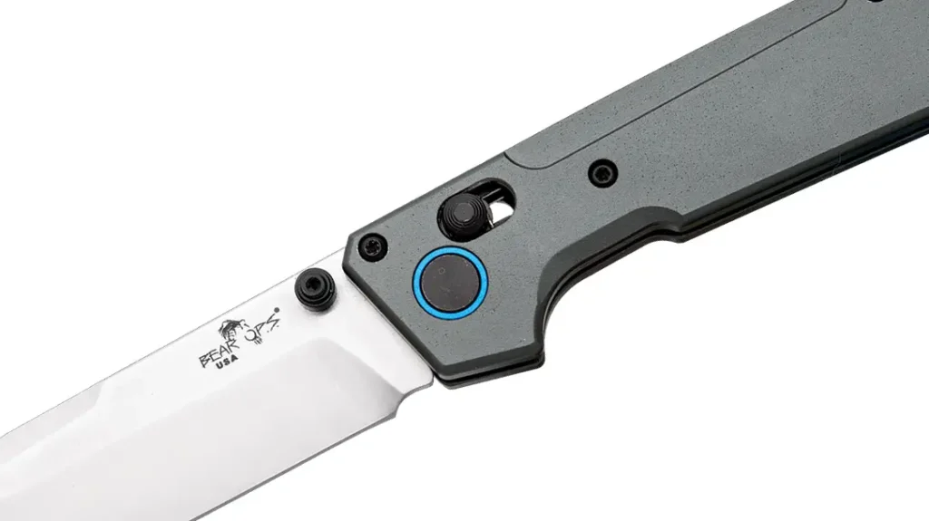 Call it what you like, slide-lock or Axis-style, the engagement here is positive and the detent is tuned for a satisfying thumb-stud pop.