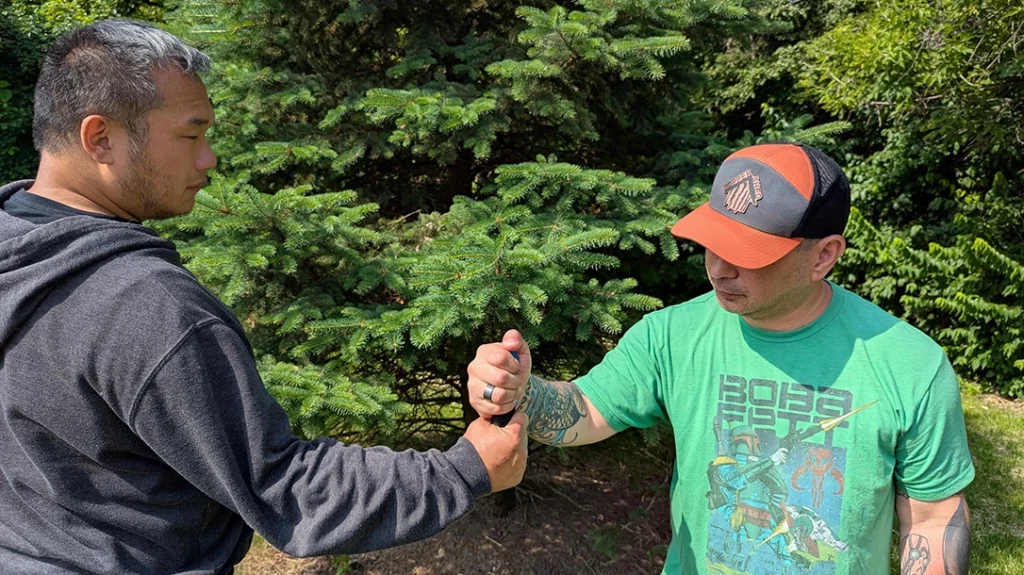 Knife Fighting Myths: Can you tell which is the dull side of the knife?