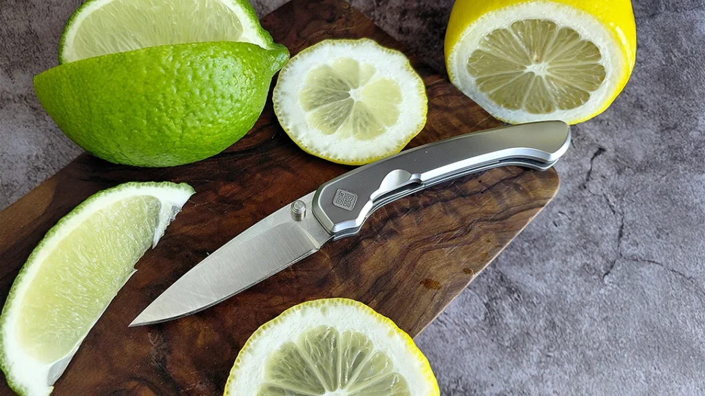 A gentleman may enjoy slicing limes or snipping mint for cocktails, and the Ocaso Knives Seaton can help.