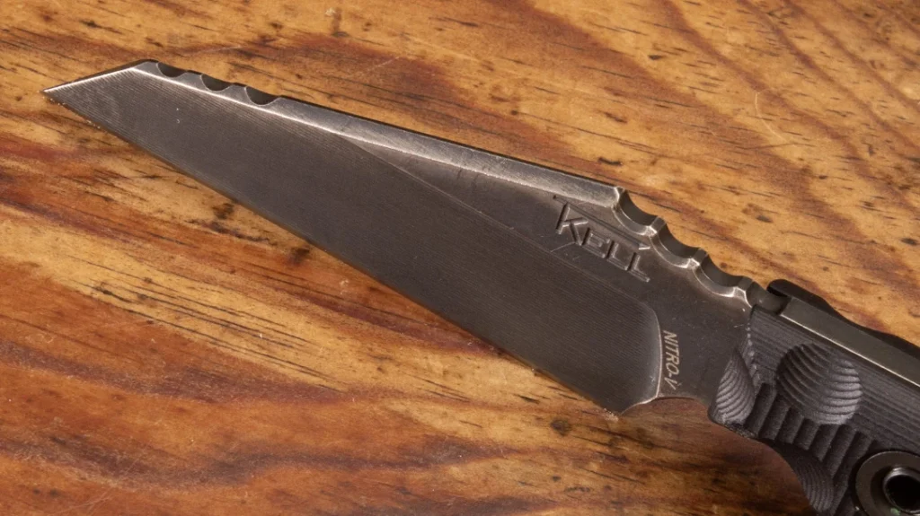 The spine of the blade has a machined cusp and two sections of jimping for extra control during fine cutting chores.