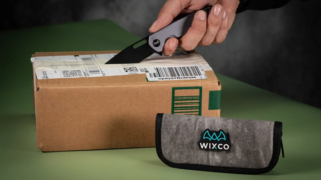 The Pexston blade is tall and flat—not hollow—but thin enough behind the edge that you get that slicey glide through cardboard, fruit, and protein without wedging.