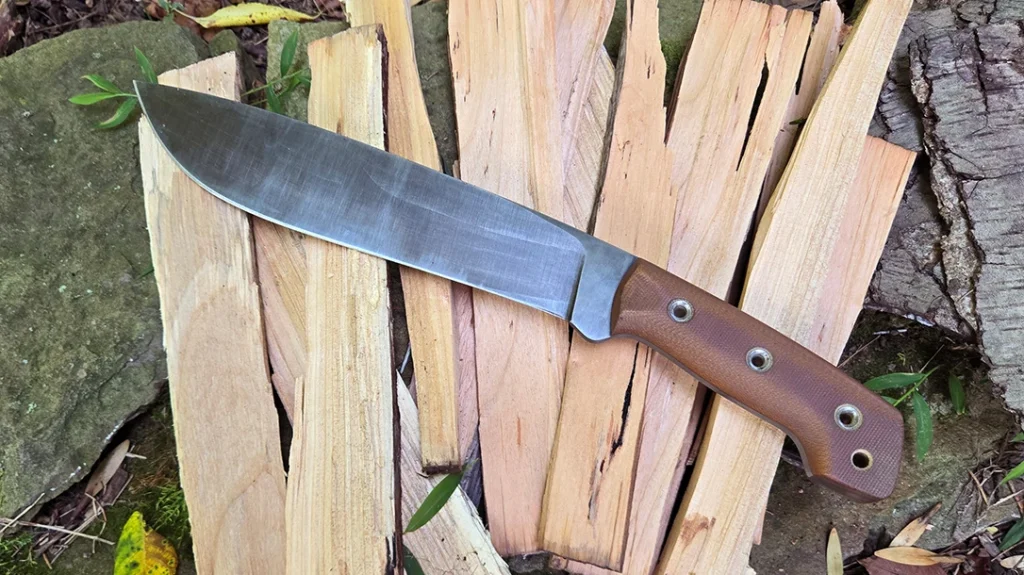 The author primarily did heavier camp work with the Bill Siegle Knives Skyhawk Bolo.