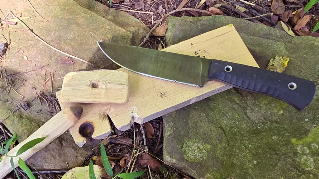 The author did a bit more fine work with the Campo Knife than with the Bolo.