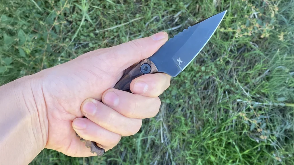 The blade features a black Diamond-Like Carbon (DLC) coating.