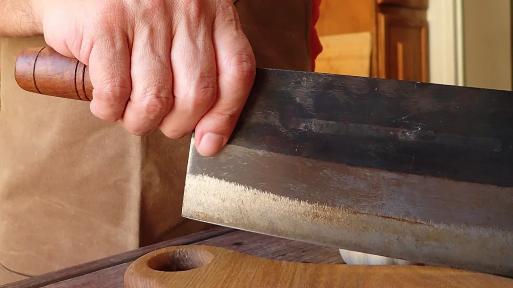 A chef’s grip/pinch grip from the right.