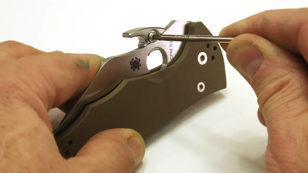 Pickpocket installation: 5x5’s Pickpocket attaches to the spine of the blade to give it an Emerson-style “wave” opening when drawn from the pocket. - 5x5 Combat Solutions Exo-Tools