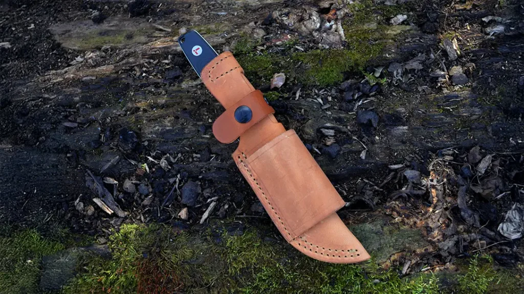 The leather sheath has a wraparound snap closure to secure the Leatherman Trac fixed blade.
