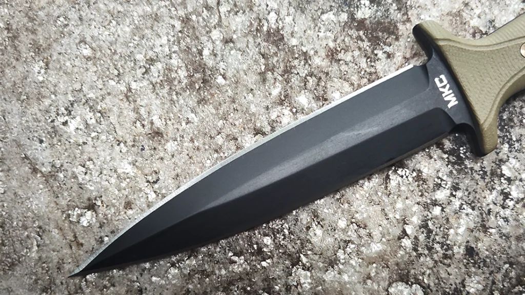 Both edges of the knife were sharpened from tip to base, offering maximum slicing area.