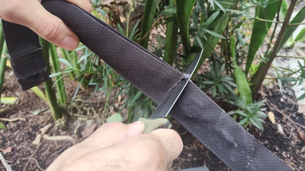 MIL-Spec webbing wasn’t a challenge for the sharpness of the sharpened edge.