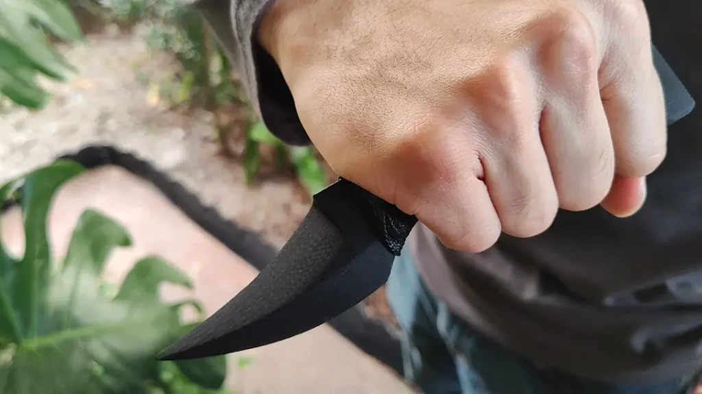 The Revenant Corps Talon V2 talon-like blade is both intimidating and effective in combat.