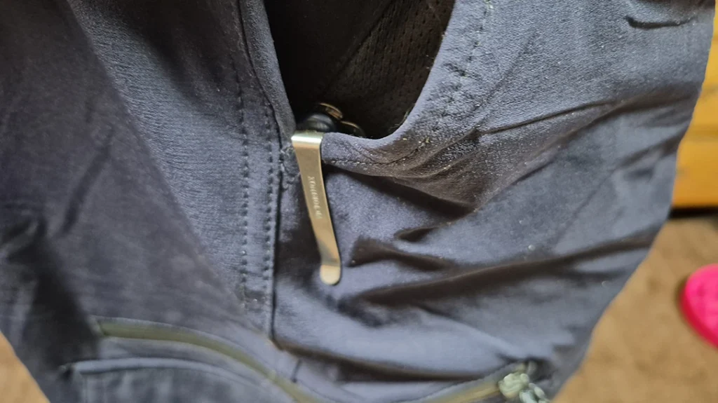 The deep carry pocket clip keeps the knife where you want it, but isn’t so tight it destroys your pants.