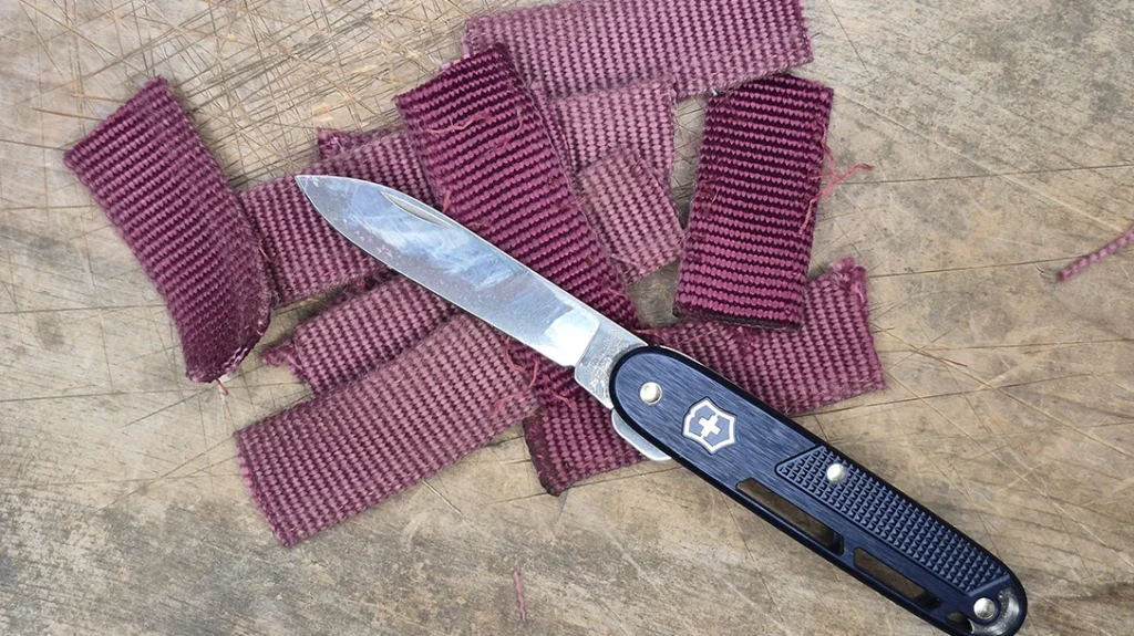 This web belt is the last part of an old dog leash. The knife did fairly well, slicing it up.