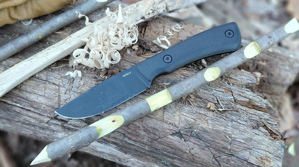 The author included the six most used notches and carvings, which involved cross-grain batoning stop cuts.