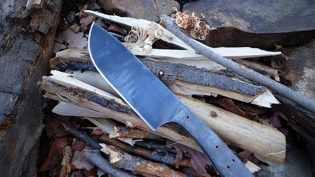 The author used the Houghton Era Outdoors Kuchni’ to chop thin to medium-thick sticks, no larger than finger-thickness, for kindling.
