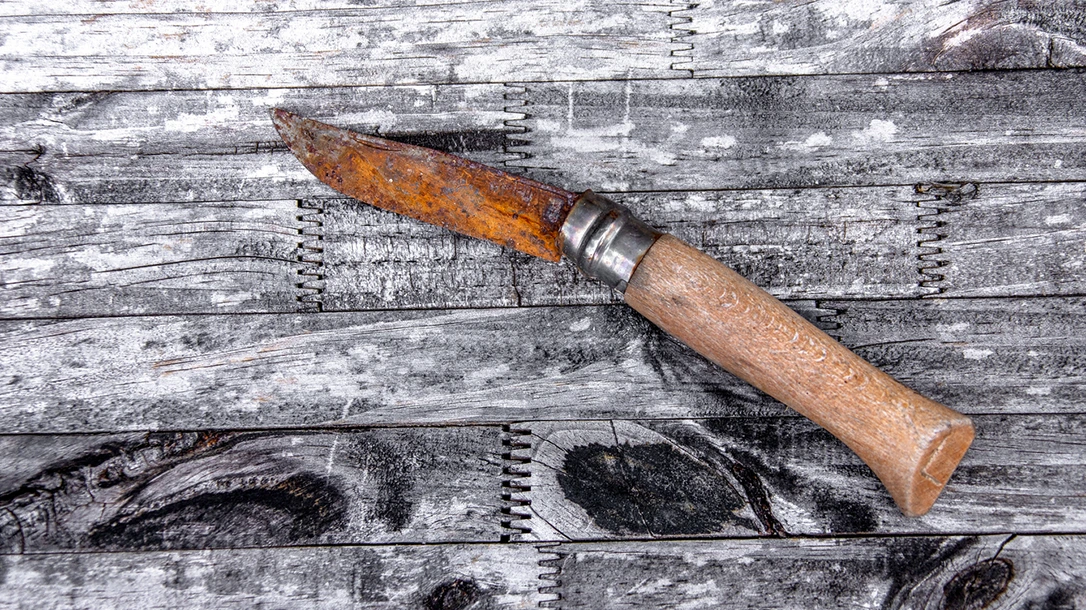 Improper Knife Use: Mistakes That Could Compromise Your Blade.