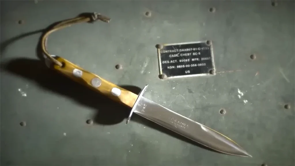 The original model had wood for its knife handles, as leather could deteriorate and metal would be uncomfortable in hot or cold climates.