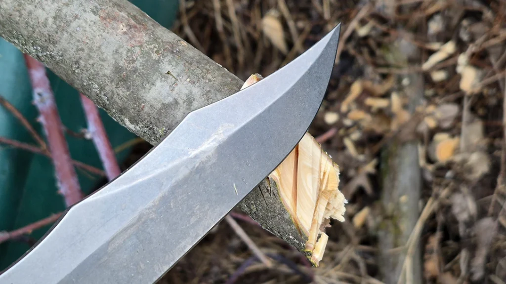 It didn’t take much effort for the Defiant7 M320V to chop through a pine branch.