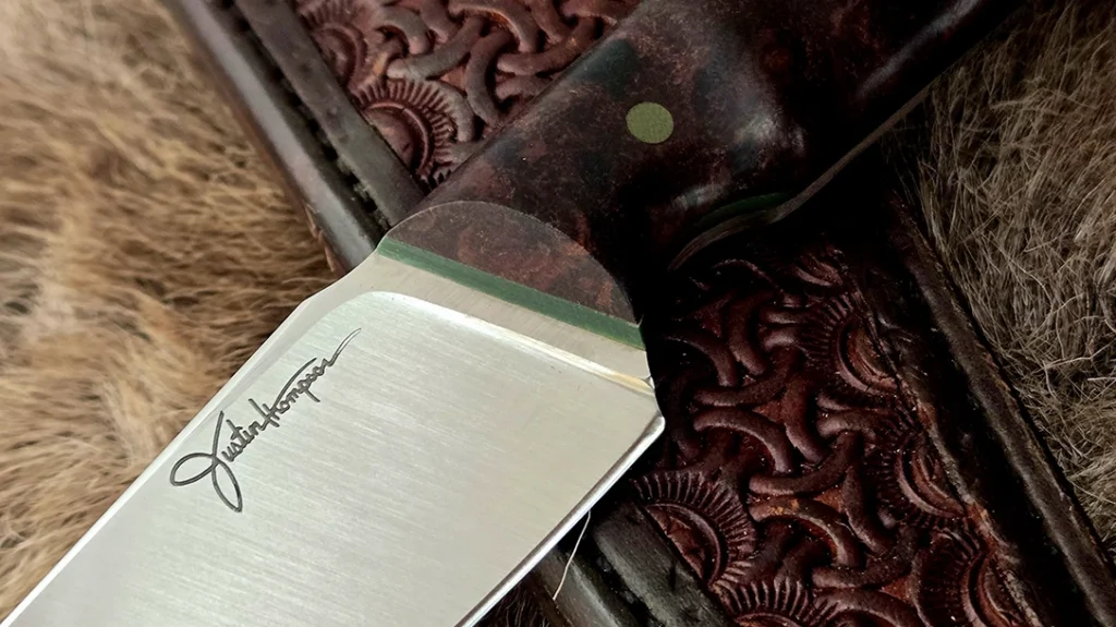 The Novas handle is vintage rag micarta with forest green liners and pins.