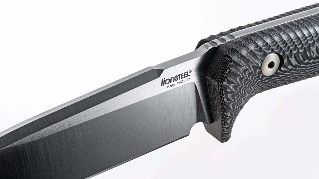 The spine of the blade features three large jimping cuts.