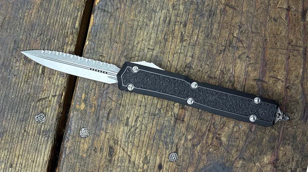 The OTF Makora is a Microtech Signature Series of automatic knives offering, returning 20 years after its initial introduction.