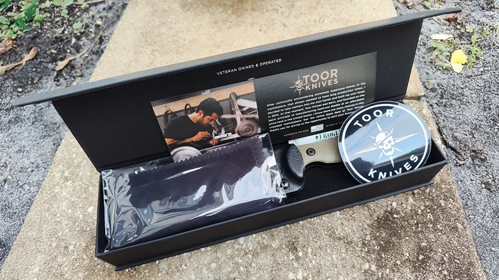 The box with the knife and all accessories was top-tier quality.
