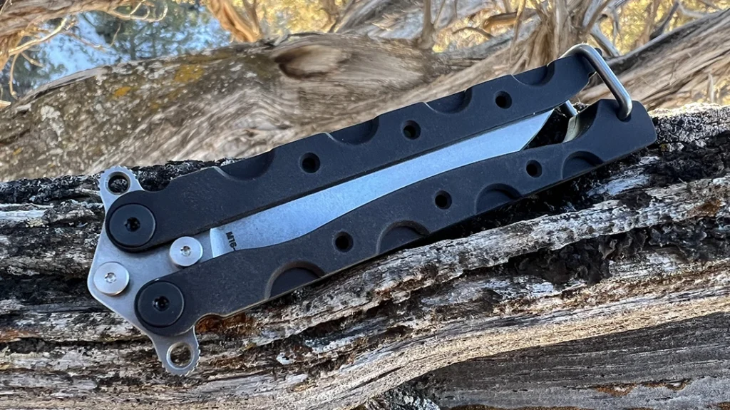 The latch is a stainless loop and does a good job of keeping the knife closed in the pocket.