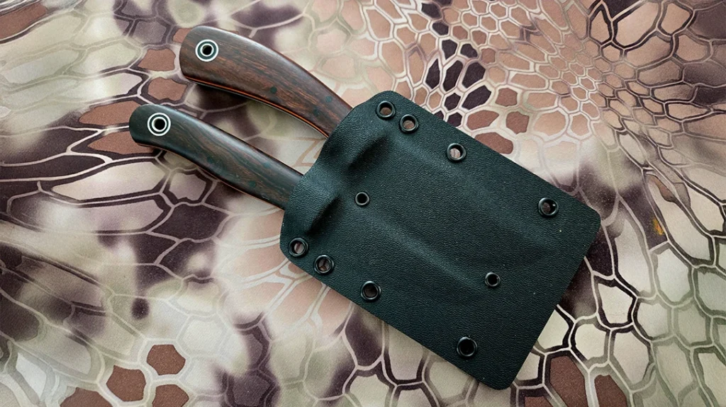 Battle Horse Knives is known for making knives, but they are also willing to make sheaths for other makers’ knives. This combo sheath was made for the Fiddleback Forge F2 and KPH.