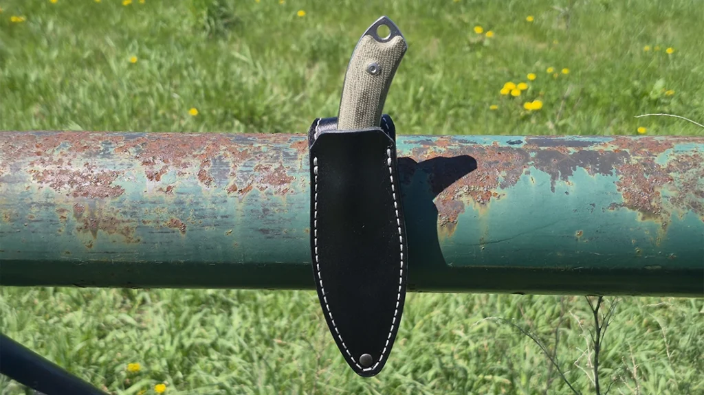The magnet on the sheath allows you to stick the sheath on metal surfaces while you work.